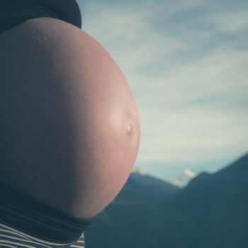 Babybauch im Alpenland