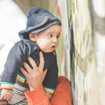Outdoorshooting - Skeptische Begutachtung eines Graffitis