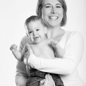 Mutter und Baby haben Spaß