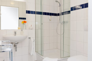 Johanniter Gästehaus - Badezimmer