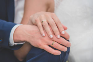 Brautpaarshooting in den Emsauen - Telgte - Hände und Ringe