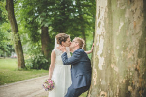 Brautpaarshooting in den Emsauen - Telgte -Ein stürmischer Kuss