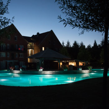Beverland - Pool - Nachts