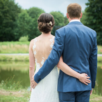 Hochzeit - Paar - Gemeinsam - Rückenansicht