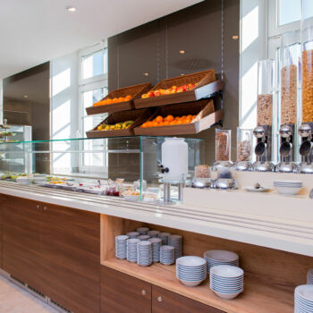 Johanniter Gästehaus - Müsli und frische Obst Johanniter Gästehaus - Müsli und frische Obst