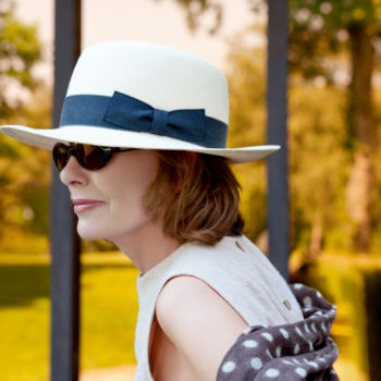 Frau mit Hut - Sommer