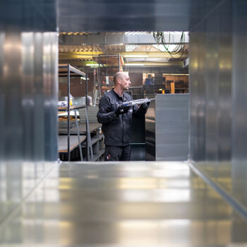 Helta GmbH - Ansicht durch einen Lüftungsschacht Helta GmbH - Ansicht durch einen Lüftungsschacht