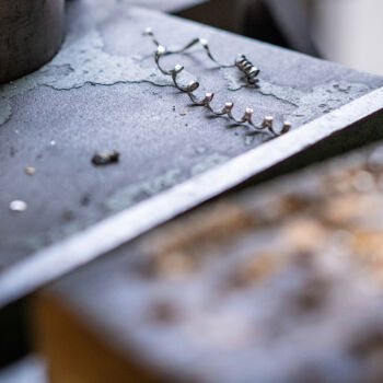 Helta GmbH - Zwei Metallspäne Helta GmbH - Zwei Metallspäne