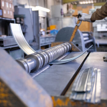 Helta GmbH - Maschine zur Metallformung Helta GmbH - Maschine zur Metallformung
