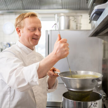 Henning Buchmann - Filtern - Zitronengrassuppe Henning Buchmann - Filtern - Zitronengrassuppe