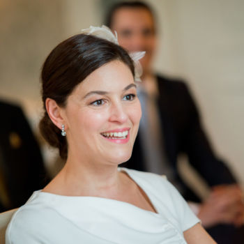 Hochzeit - Schloss Gartrop - Die Braut während der Trauung Hochzeit - Schloss Gartrop - Die Braut während der Trauung