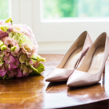 Hochzeit - Schloss Gartrop - Die Schuhe und der Brautstrauß Hochzeit - Schloss Gartrop - Die Schuhe und der Brautstrauß