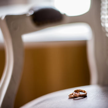 Hochzeit - Schloss Gartrop - Die Ringe auf dem Stuhl Hochzeit - Schloss Gartrop - Die Ringe auf dem Stuhl