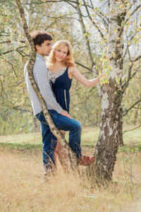 Paar in der Natur - Birken